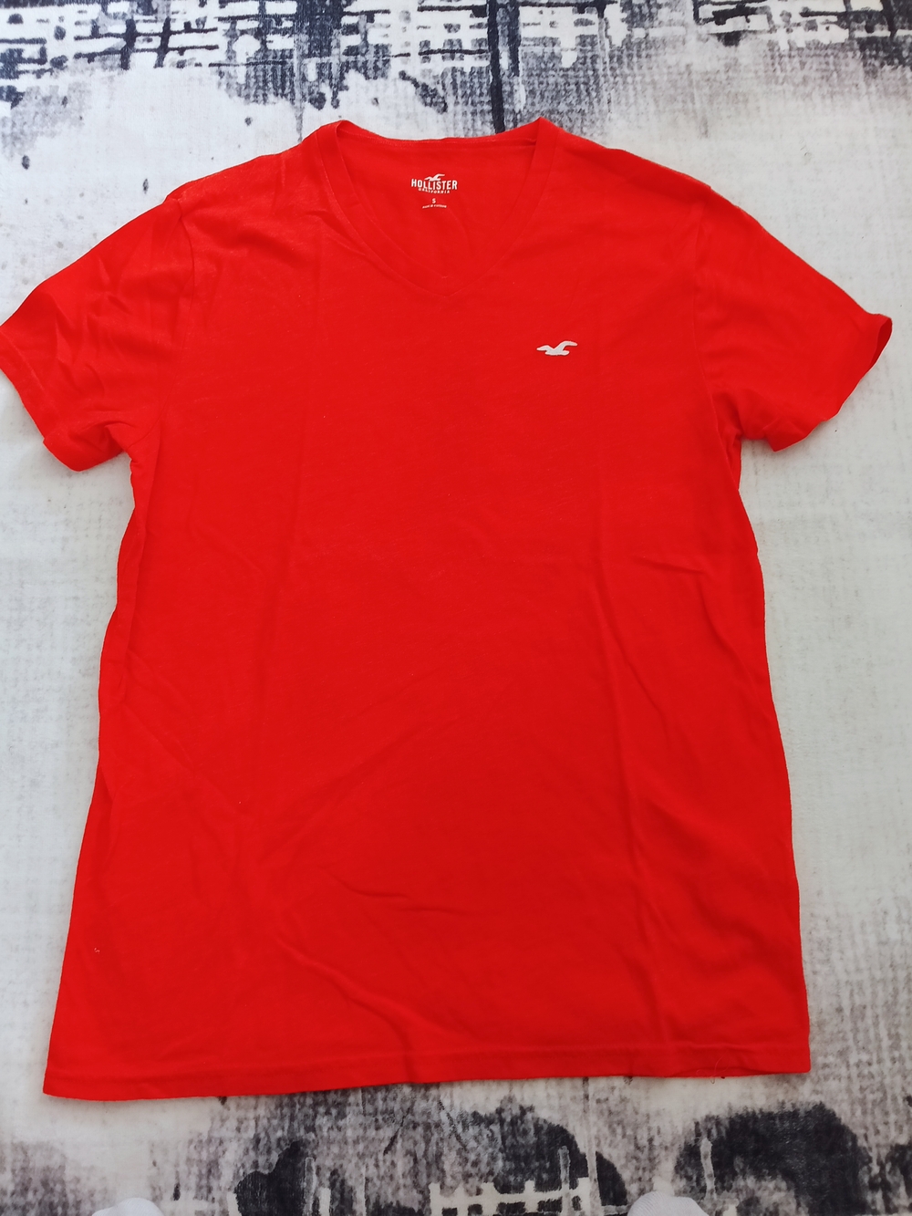 Hollister Men's V-Neck Tee in Orange with White Logo